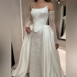 NEW $1200 Scapelini White Lace Off-Shoulder Wedding Dress